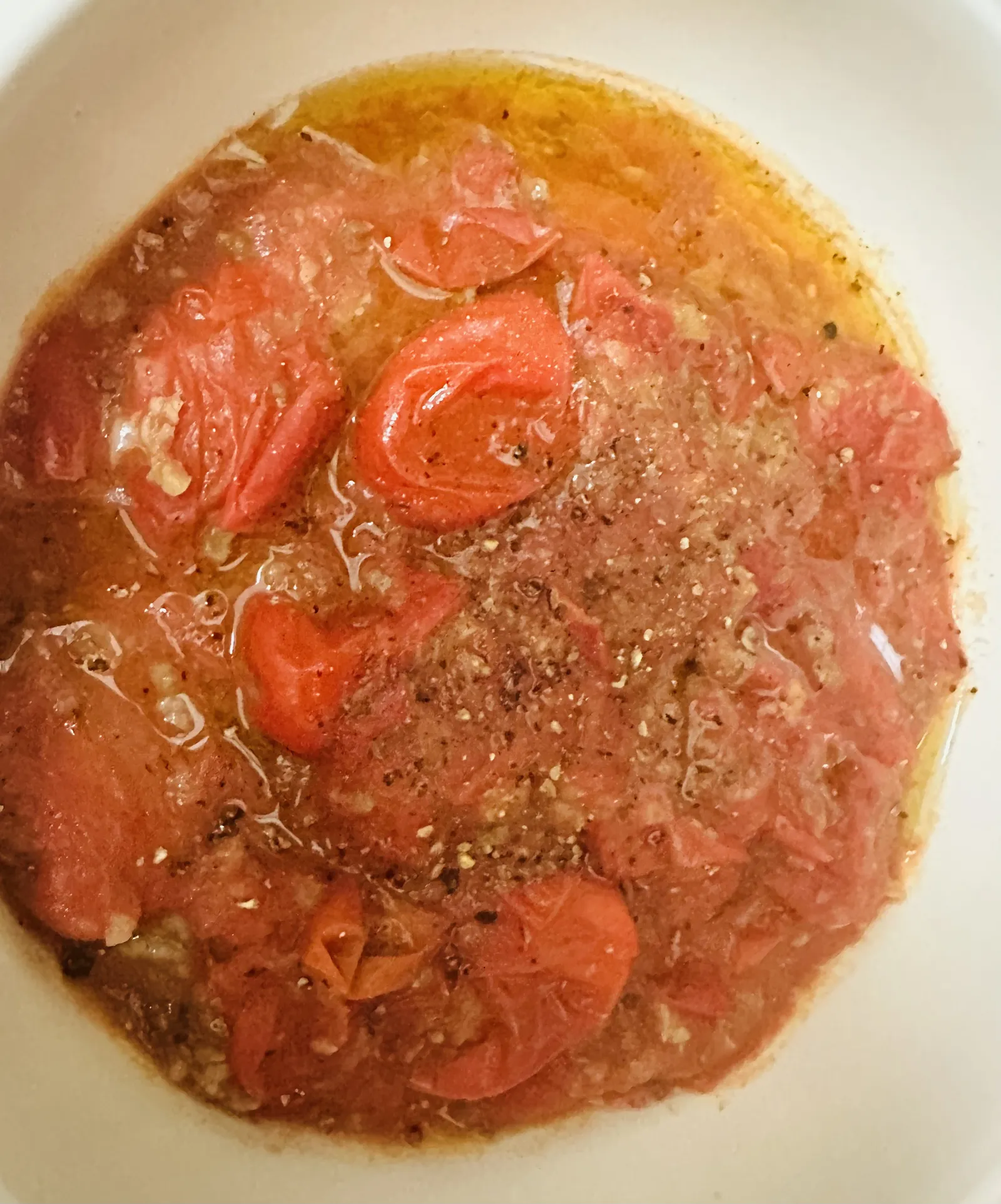 Yummy and garlicy tomato sauce to be enjoyed with pita bread